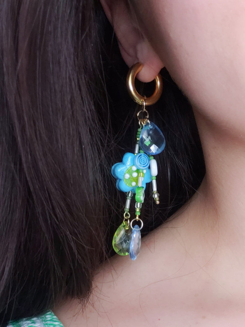 Load image into Gallery viewer, 1 of 1 fleur earrings