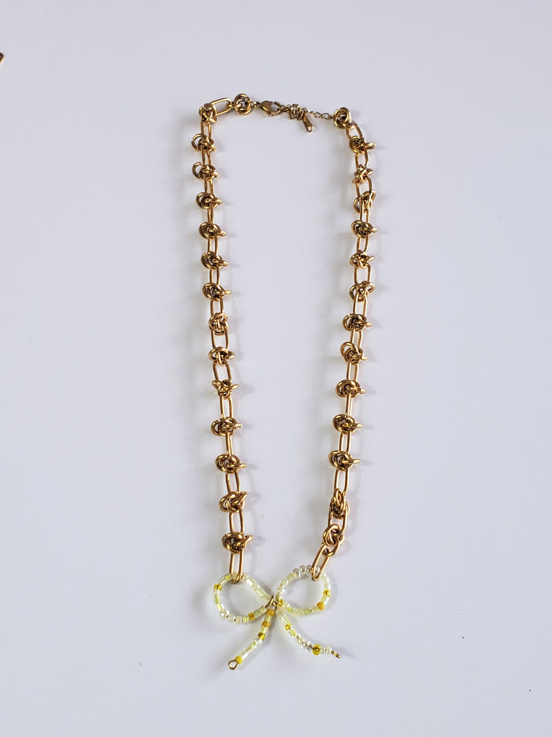 Load image into Gallery viewer, beaded bow necklace